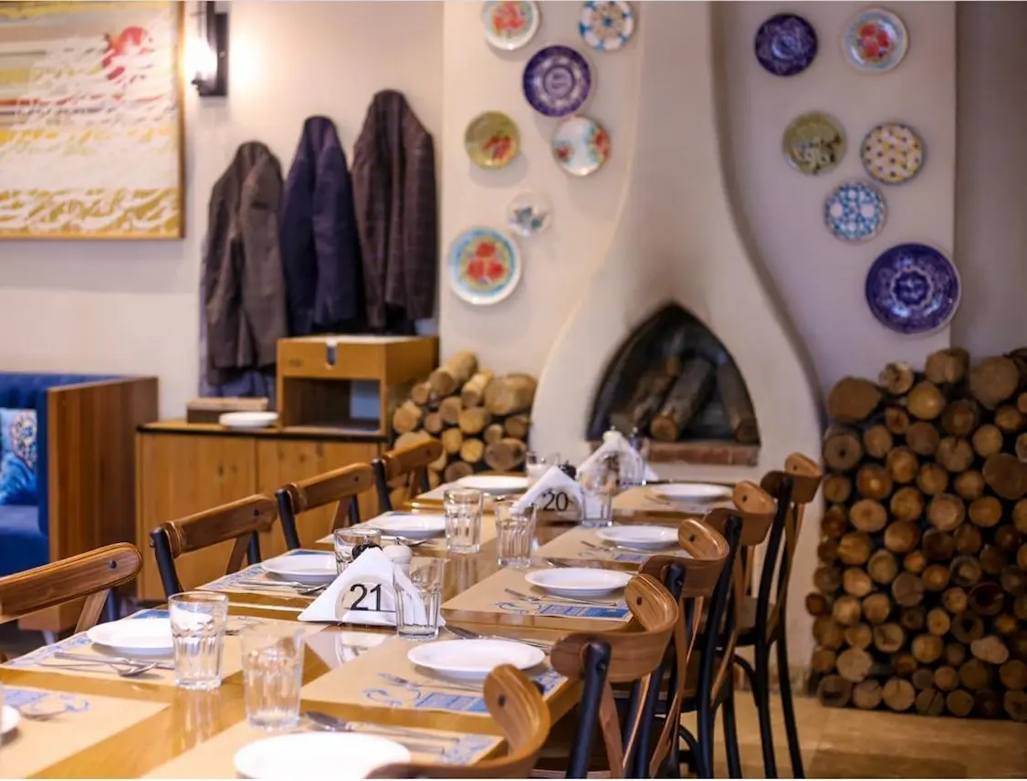 رستوران میرزا بایگ