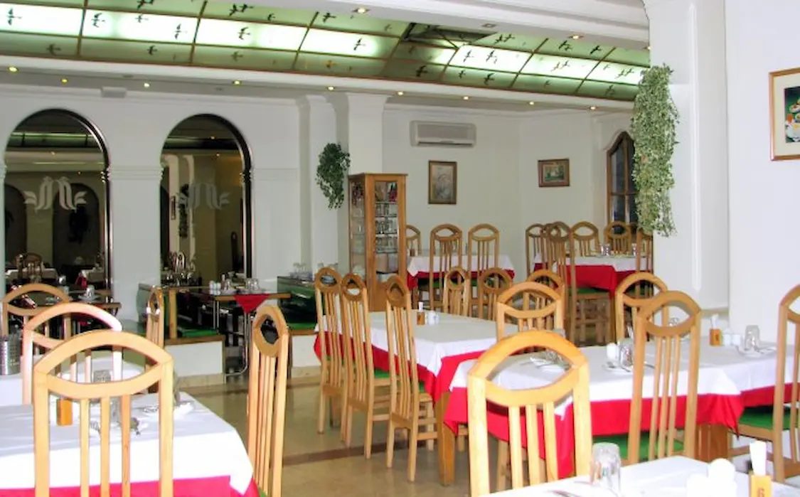 سالن-رستوران-1417-min